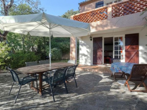 Snug holiday home in Bormes les Mimosas with pool